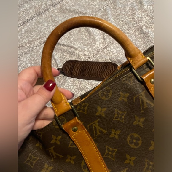 Louis Vuitton keepall 50. No stains inside or rips in leather. Has wear - Picture 8 of 9